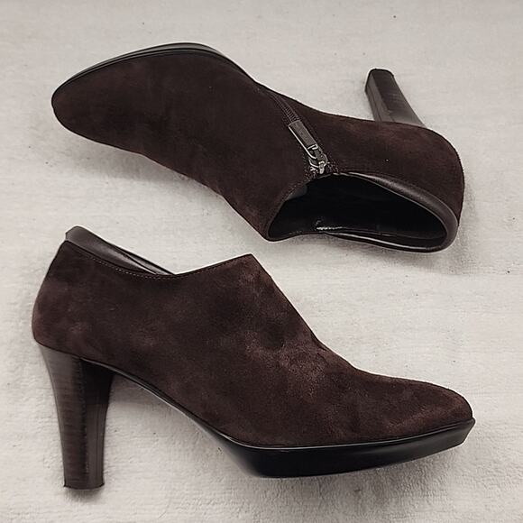 AQUATALIA BY MARVIN K ESPRESSO BROWN SUEDE LOW ANKLE BOOTIES LADIES 8.5 GUC - Picture 10 of 16